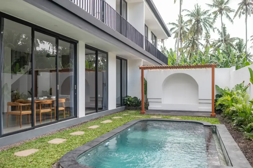 Luxury villa with swimming pool